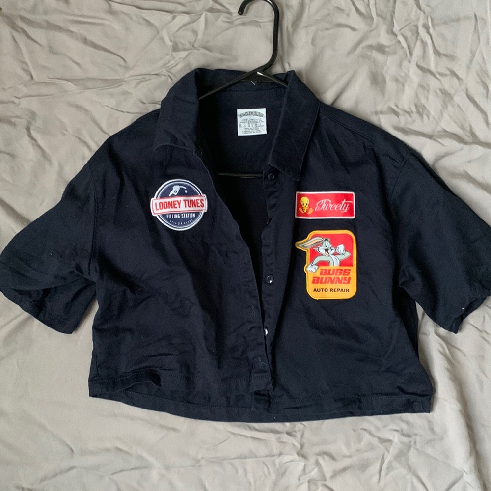 Small cropped looney tunes button down